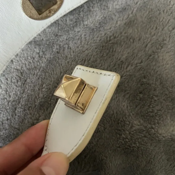 Manc. Lilith in White - Picture 15 of 16